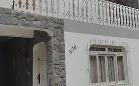 Casa de 2 Pavimentos Inteira com garagem